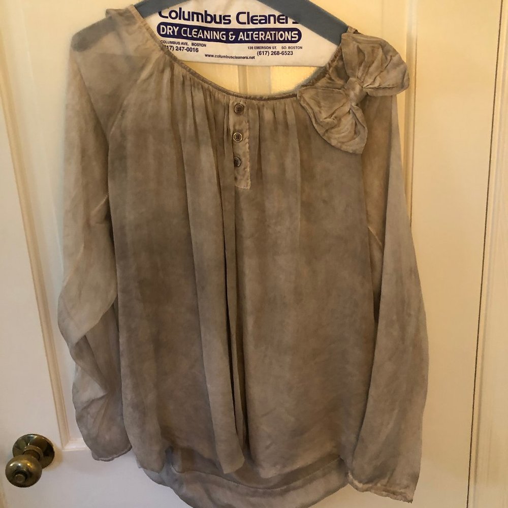 Flowy Top with Long Sleeves Silk Gray